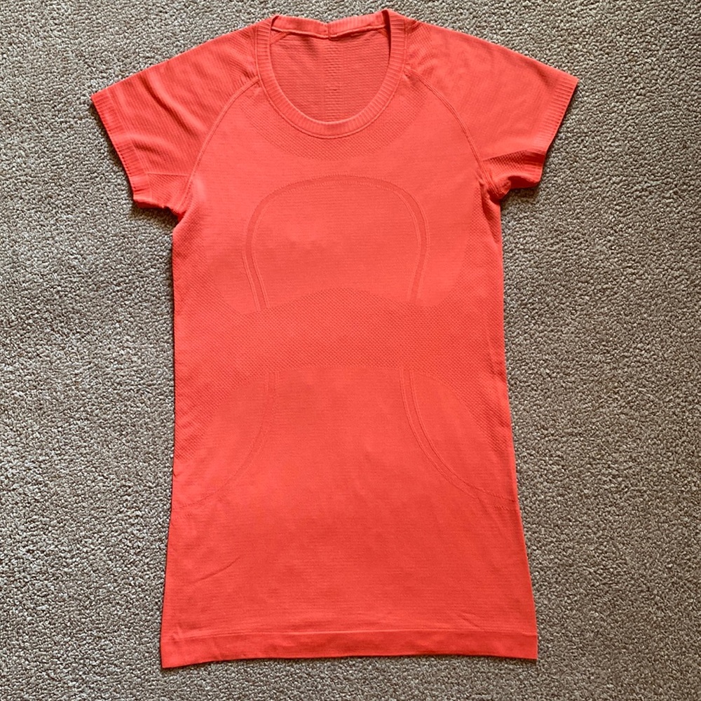 Lululemon Swiftly Tech short sleeve T-shirt. Size 6. Excellent condition.